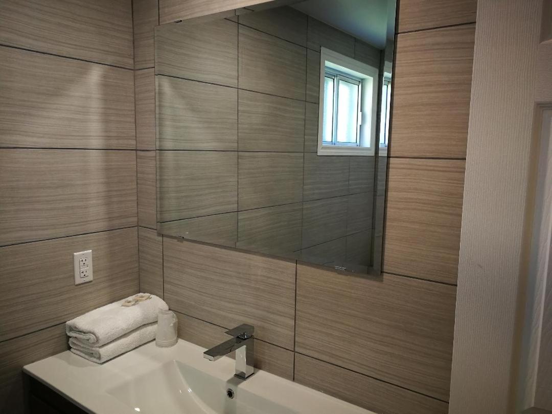 Motel Chez Nous Laval Eksteriør billede